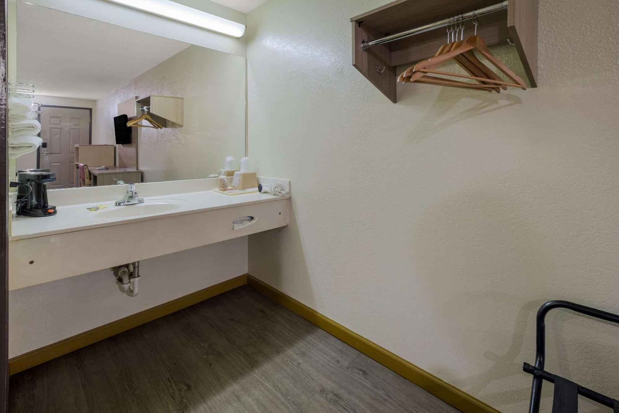 Rodeway Inn Elkton Εξωτερικό φωτογραφία